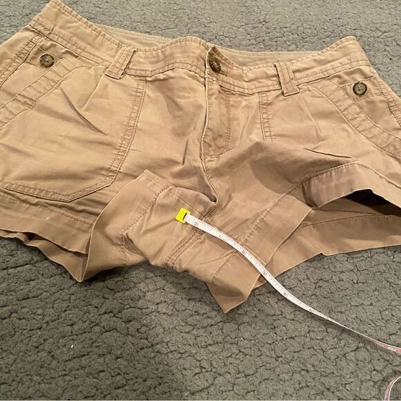 Old Navy Khaki Shorts Size 8 - Picture 4 of 9
